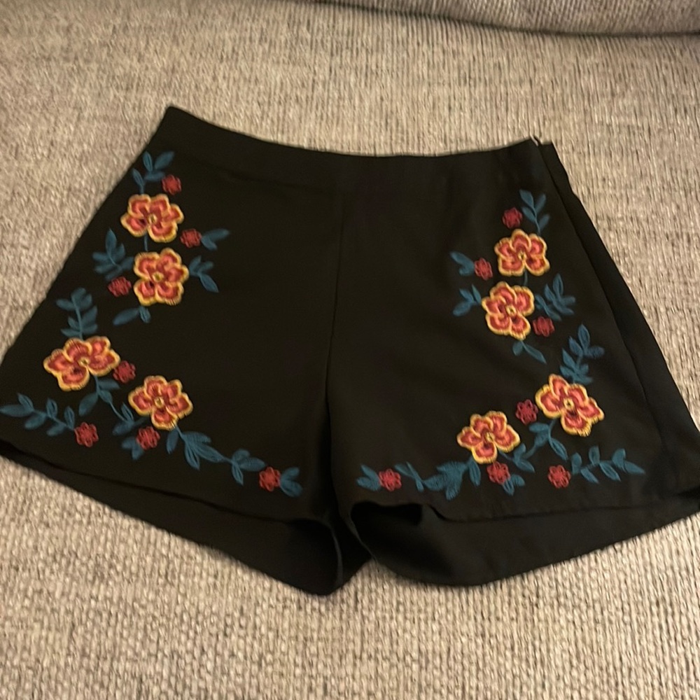 Black shirt with floral sutured print